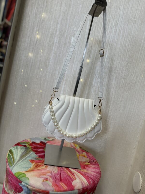 Borsa Shelly