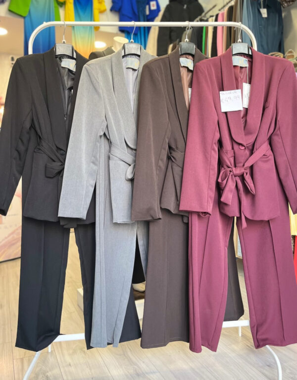 Tailleur con cintura